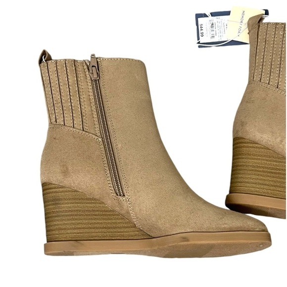 NWT Universal Thread Taupe Wedge Boots - Size 6 - Picture 13 of 14